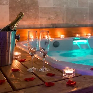  Appartement Jacuzzi Love France
