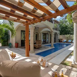 Holiday home Stunning For 10-cabana-private Pool-parking Tulum